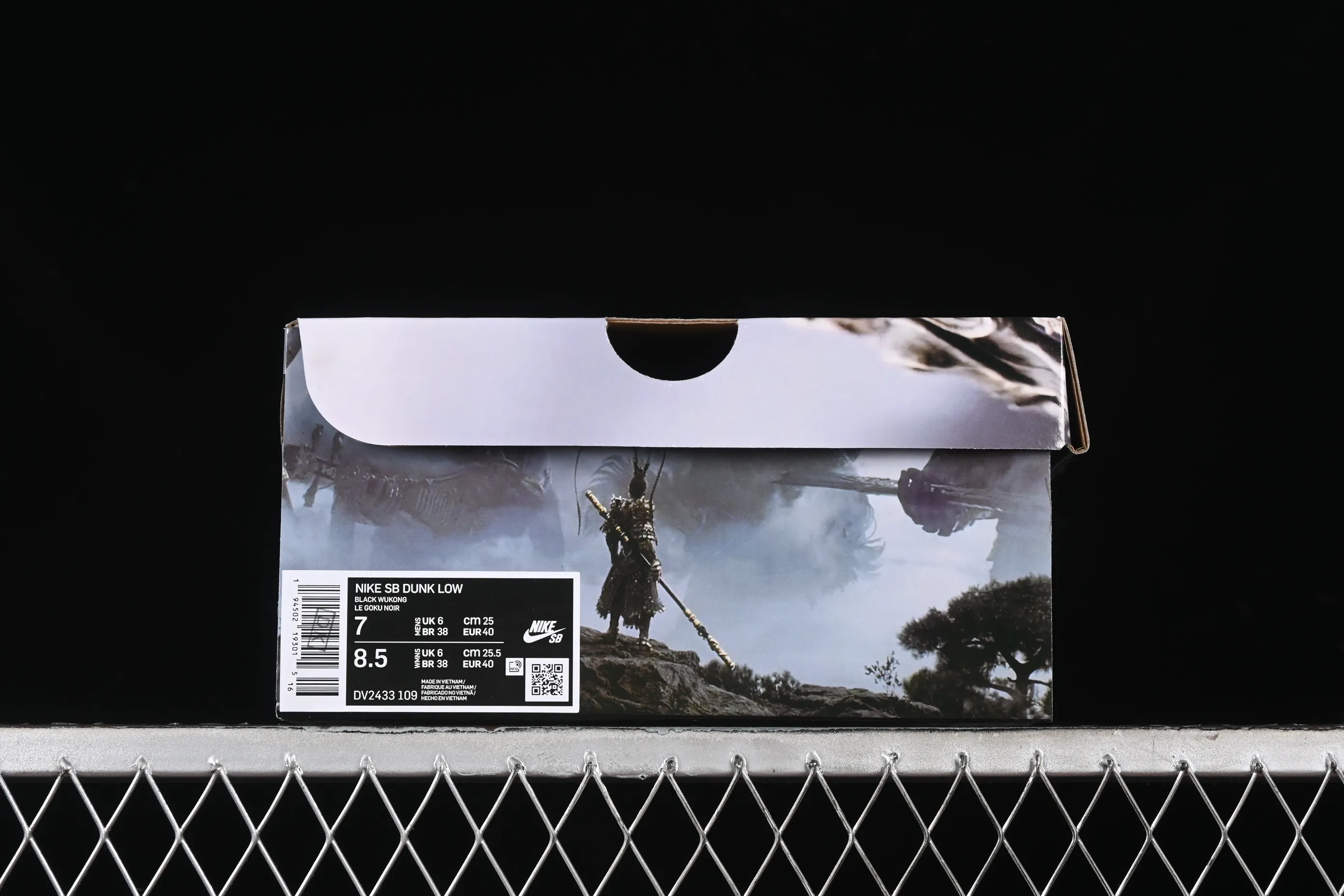 All Categories Nk SB Dunk Series Nk SB Dunk Low High-end Customized Low-top Sneakers C Version Nk Dunk Low Game Theme Black Myth Wukong Auspicious Cloud Dragon Pattern Deconstructed Retro Low-top Casual Sneakers DV2433-109